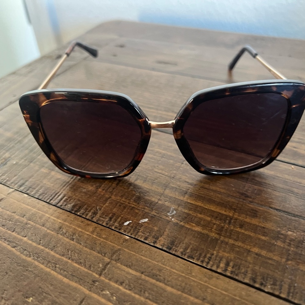 Sunglasses Bundle - Picture 4 of 8